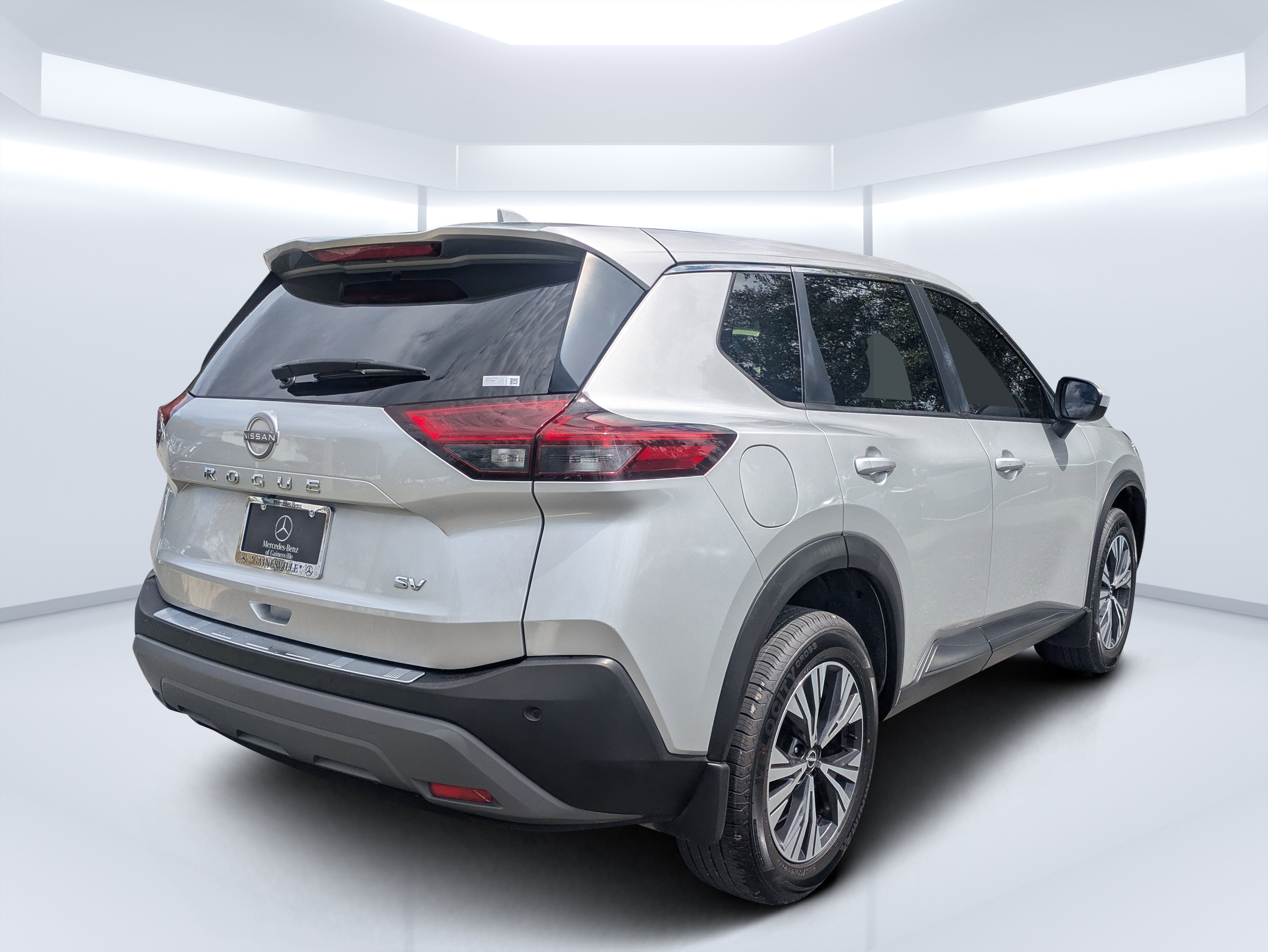Used 2023 Nissan Rogue SV FWD image 3