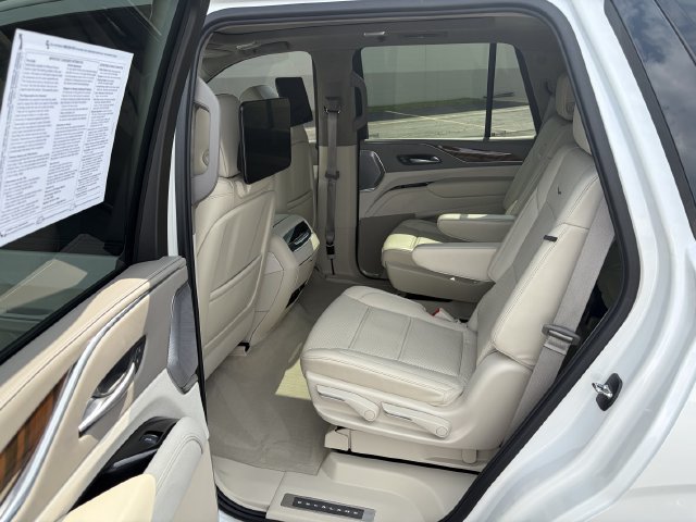 Used 2024 Cadillac Escalade Sport Platinum w/ LPO, ONYX Package AWD/4WD image 12