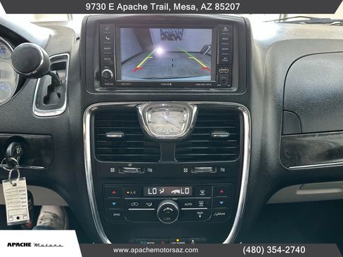 Used 2014 Chrysler Town & Country Touring image 27