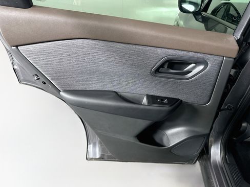 Used 2023 Nissan Rogue S AWD/4WD image 25