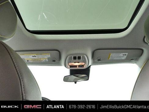 Used 2025 Chevrolet Trax ACTIV w/ Sunroof Package FWD image 17