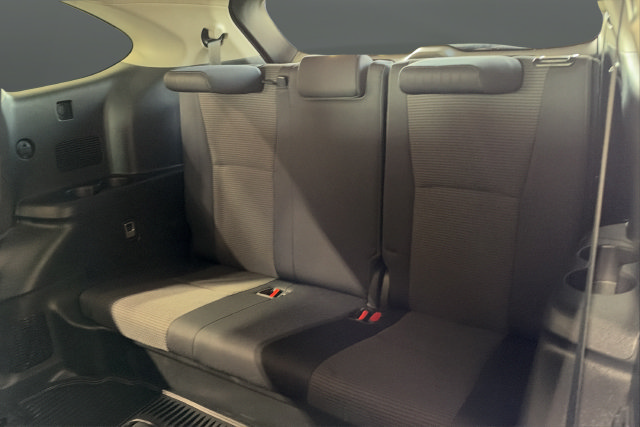 Used 2021 Toyota Highlander LE AWD/4WD image 25