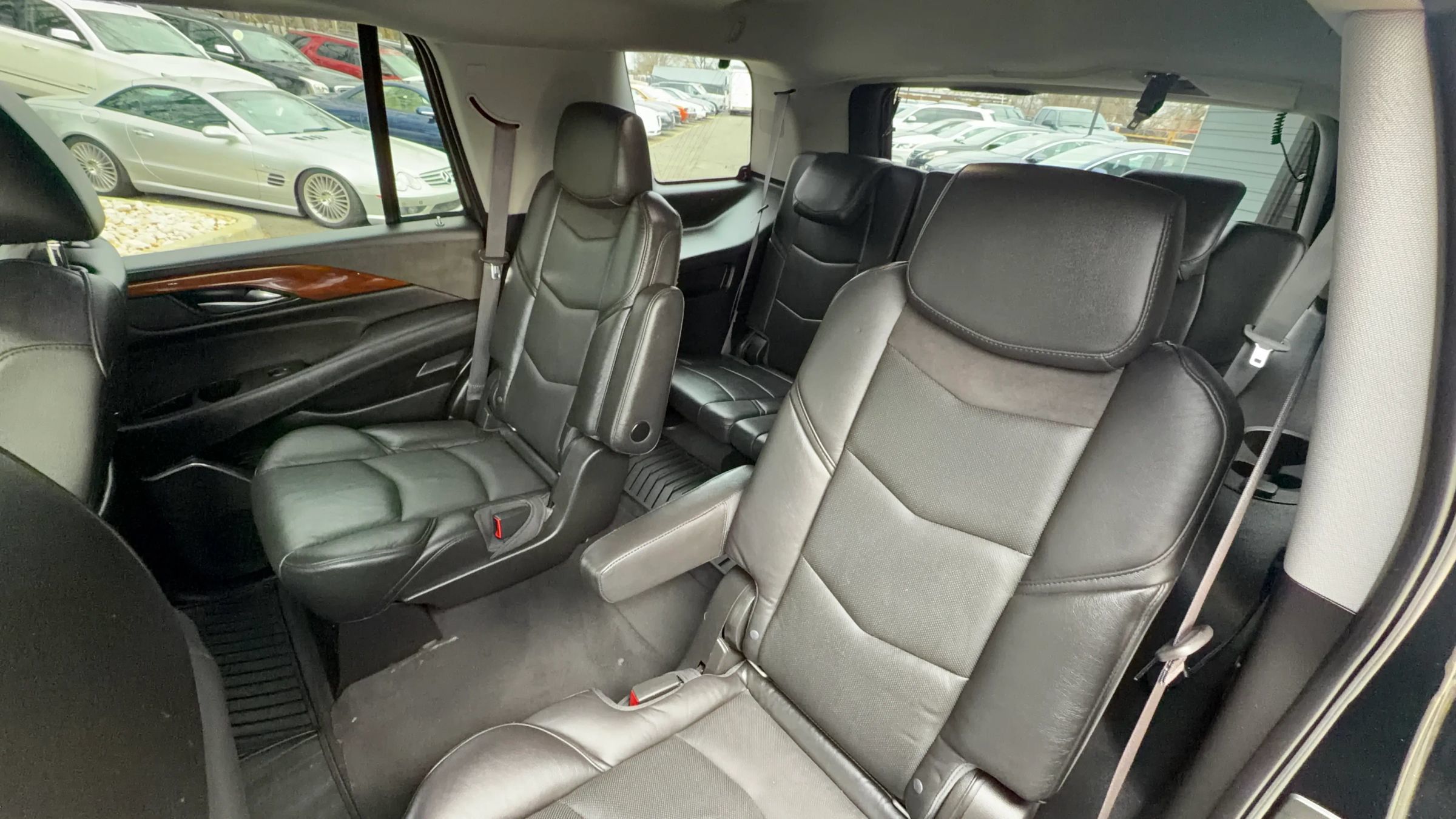 Used 2016 Cadillac Escalade Luxury AWD/4WD image 14