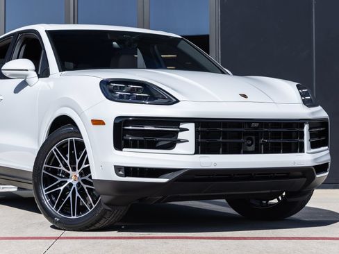 Certified 2026 Porsche Cayenne AWD/4WD image 9