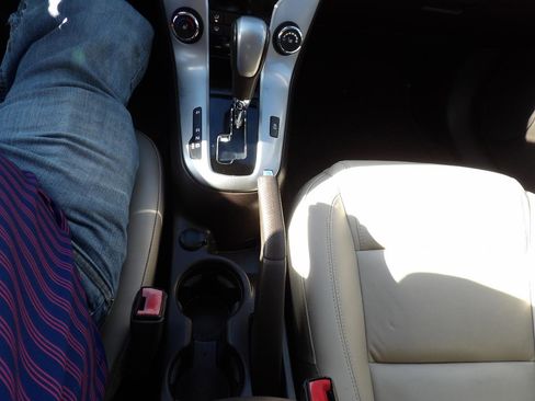 Used 2013 Chevrolet Cruze LT w/ Enhanced Safety Package FWD image 15