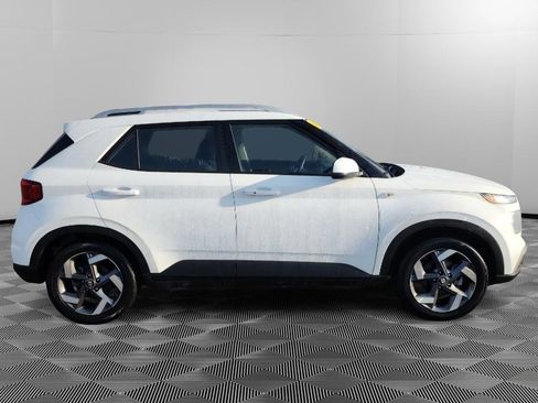 Used 2025 Hyundai Venue SEL image 11