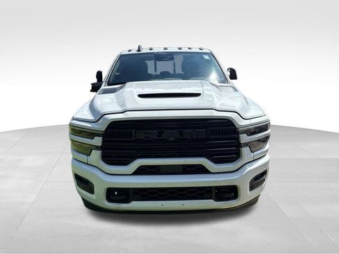 Used 2025 RAM 3500 Laramie AWD/4WD image 3