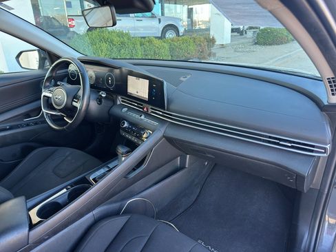 Used 2023 Hyundai Elantra SEL w/ Convenience Package image 30