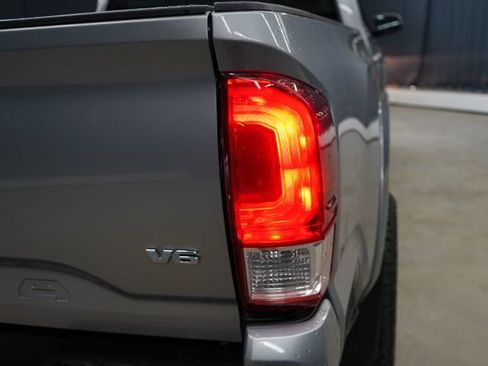 Used 2017 Toyota Tacoma SR5 AWD/4WD image 56