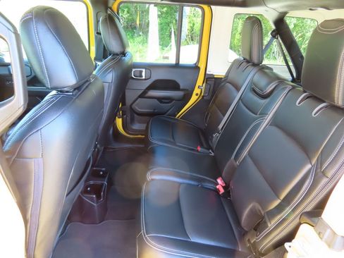 Used 2019 Jeep Wrangler Unlimited Sahara AWD/4WD image 25