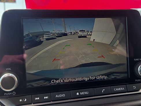 Used 2025 Nissan Rogue SV FWD image 10