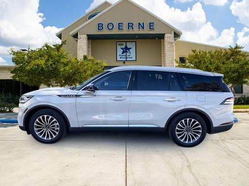 Used 2024 Lincoln Aviator 2WD w/ Premium Package image 2
