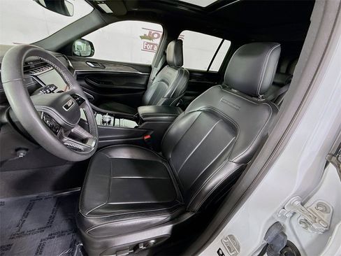 Used 2022 Jeep Grand Cherokee Overland image 27