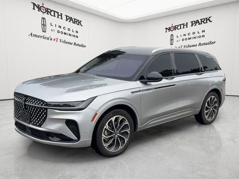 Used 2024 Lincoln Nautilus Reserve AWD/4WD image 1