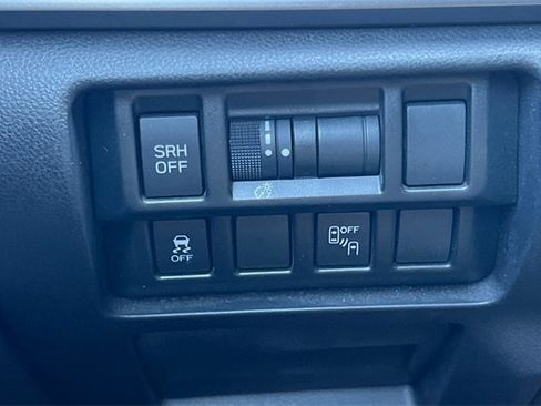 Used 2018 Subaru Crosstrek 2.0i Limited image 32