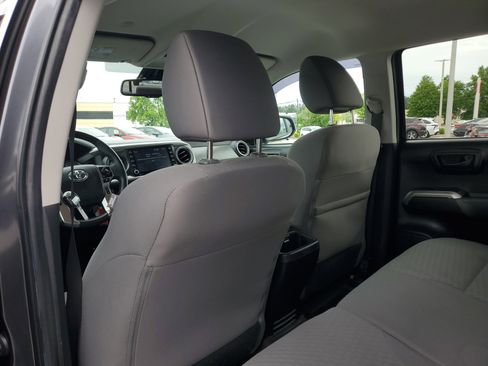Used 2022 Toyota Tacoma SR5 w/ Technology Package RWD image 12
