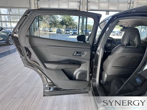 Used 2023 Nissan Ariya FWD image 30