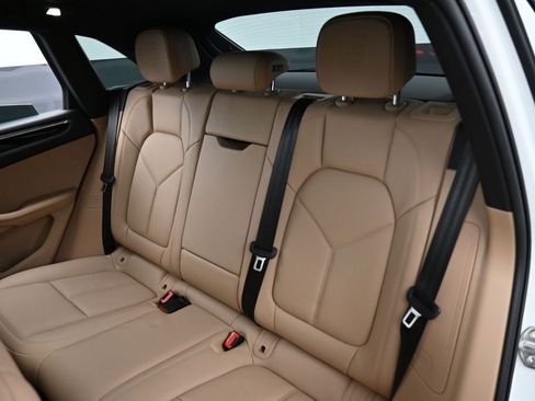 Used 2025 Porsche Macan AWD/4WD image 24