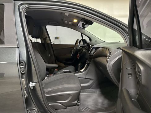 Used 2019 Chevrolet Trax LS FWD image 21