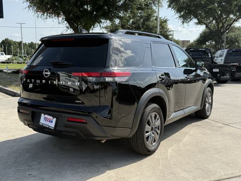 Used 2025 Nissan Pathfinder SV AWD/4WD image 5
