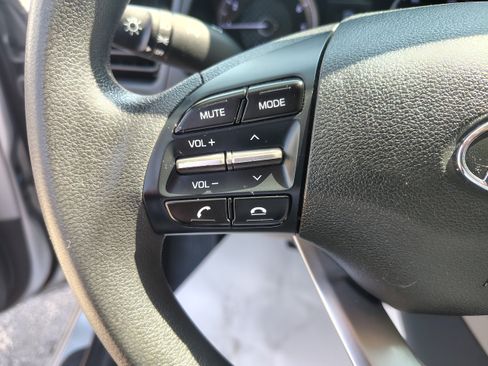 Used 2020 Hyundai Elantra SE FWD image 23