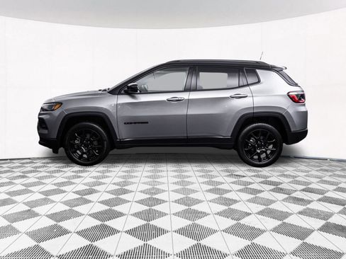 Used 2023 Jeep Compass Latitude w/ Sun and Sound Group AWD/4WD image 6