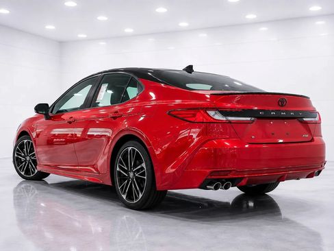 Used 2025 Toyota Camry XSE FWD image 3