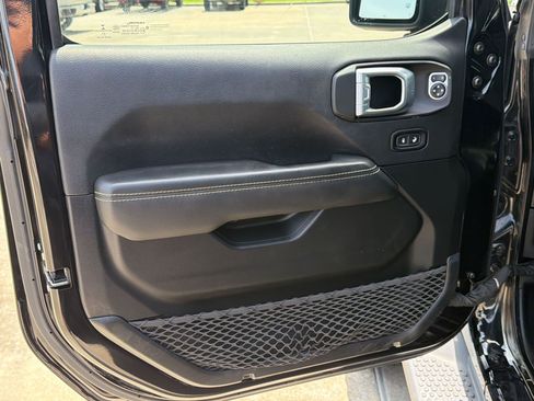 Used 2021 Jeep Wrangler Unlimited Sahara AWD/4WD image 21