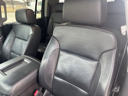 Used 2018 Chevrolet Suburban LT image 13