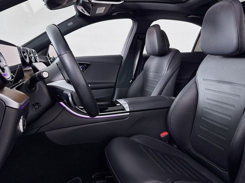 Used 2023 Mercedes-Benz C 300 Sedan image 16