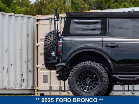 Used 2025 Ford Bronco Badlands AWD/4WD image 42