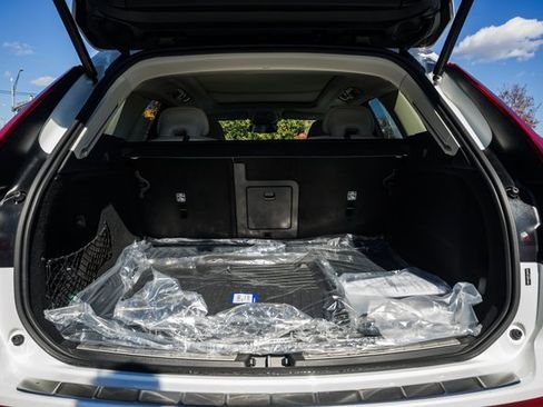 New 2026 Volvo XC60 B5 Ultra w/ Protection Package Premier image 9