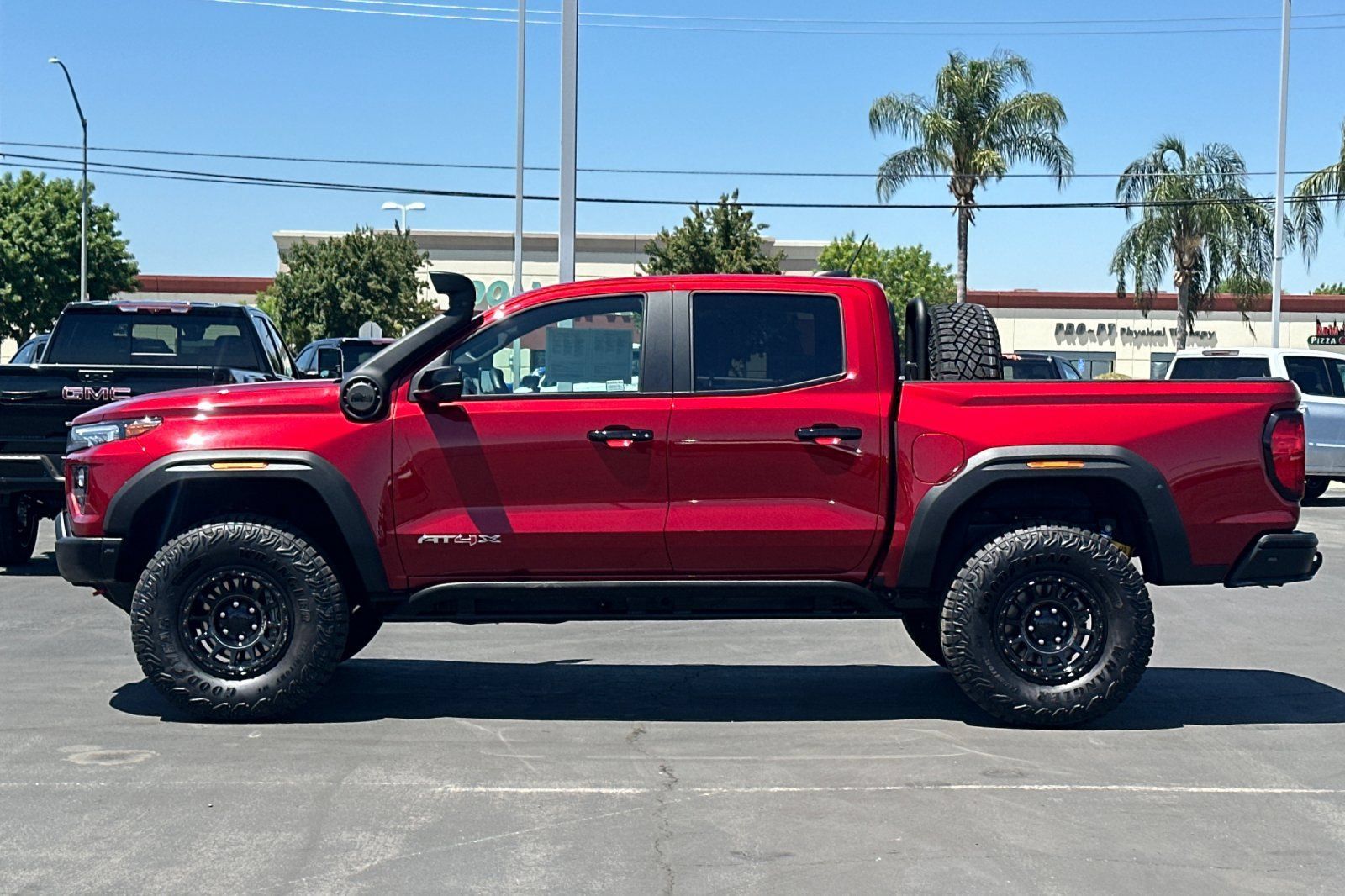 Used 2026 GMC Canyon AT4X w/ AT4X AEV Edition AWD/4WD image 8