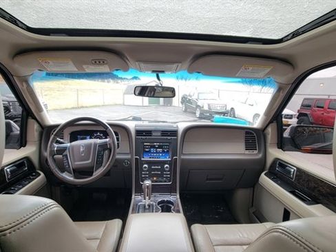 Used 2015 Lincoln Navigator 4WD image 13