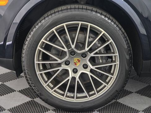 Certified 2023 Porsche Cayenne Platinum Edition AWD/4WD image 34