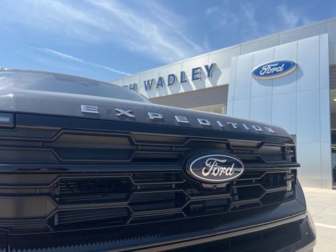 New 2025 Ford Expedition Active image 6