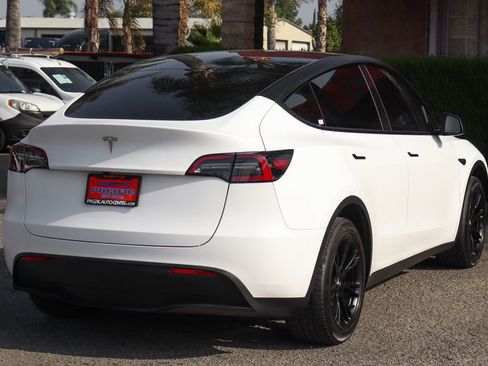 Used 2024 Tesla Model Y Long Range RWD image 9