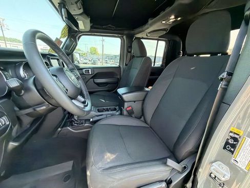 Used 2021 Jeep Gladiator Sport AWD/4WD image 13
