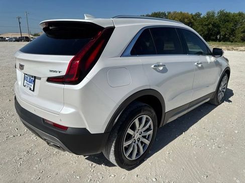 Used 2022 Cadillac XT4 Premium Luxury w/ Enhanced Visibility Package FWD image 7
