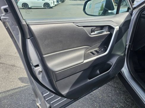 Used 2021 Toyota RAV4 XLE AWD/4WD image 24