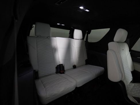 Used 2025 Cadillac Escalade V image 15
