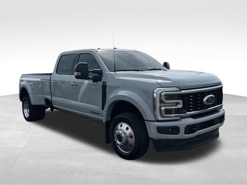 Used 2025 Ford F450 Platinum w/ FX4 Off-Road Package AWD/4WD image 2