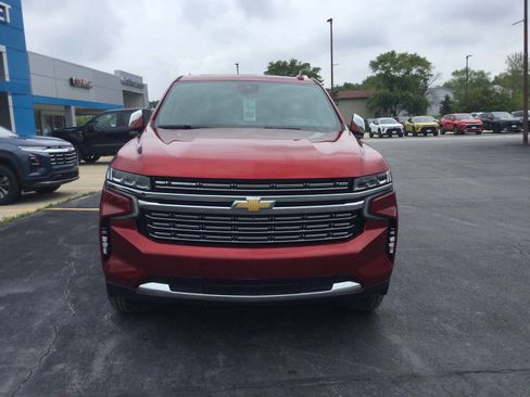 Used 2024 Chevrolet Suburban Premier w/ Premium Package image 4