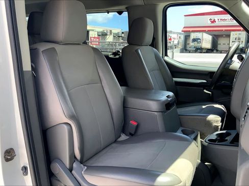 Used 2016 Nissan NV 3500 SV RWD image 13