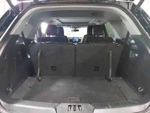 Used 2022 Ford Explorer XLT w/ Equipment Group 202A AWD/4WD image 12