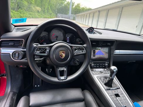 Used 2018 Porsche 911 Carrera 4S AWD/4WD image 12