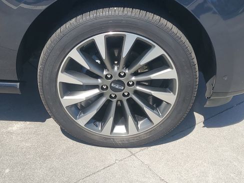 Used 2021 Lincoln Navigator Reserve w/ Luxury Package AWD/4WD image 7