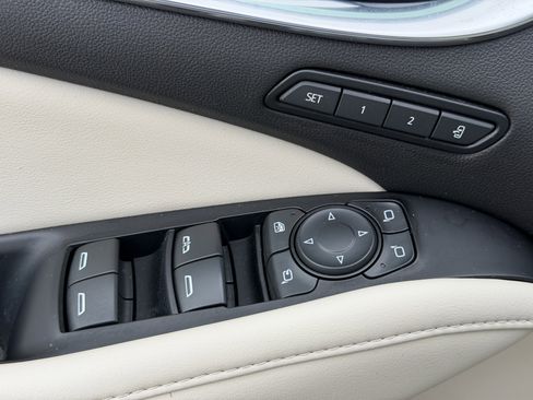 Used 2024 Buick Enclave Avenir w/ Avenir Technology Package image 18