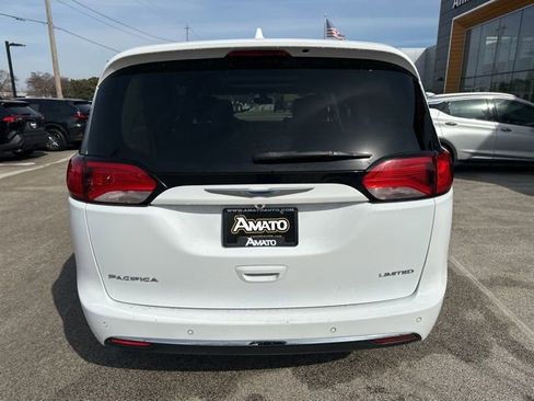 Used 2020 Chrysler Pacifica Limited FWD image 8