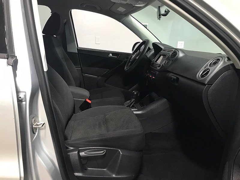 Used 2017 Volkswagen Tiguan Limited w/ Alloy Wheels Package AWD/4WD image 13